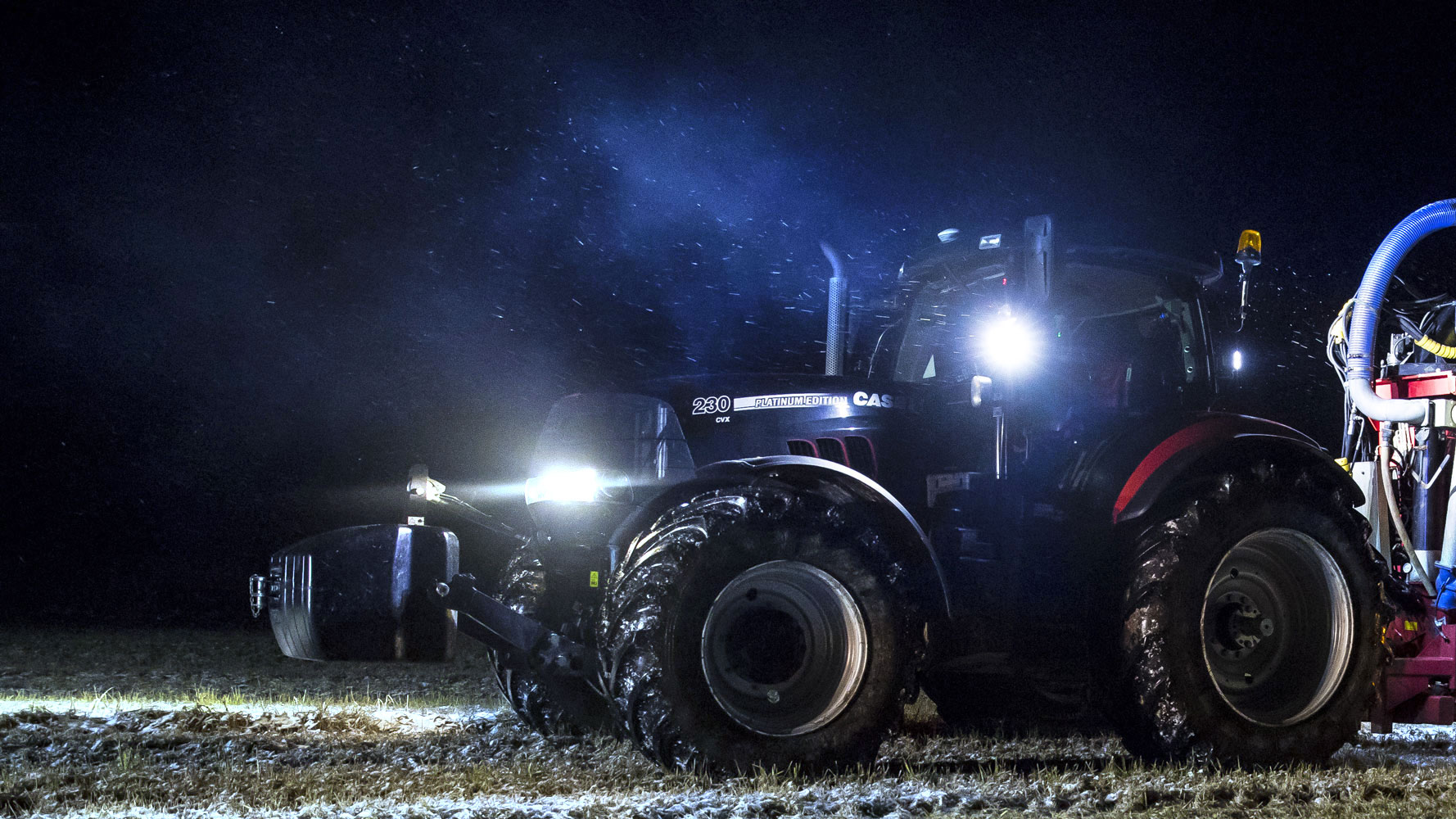 Joli lit en MDF en forme de Tracteur avec éclairage LED dans les phares